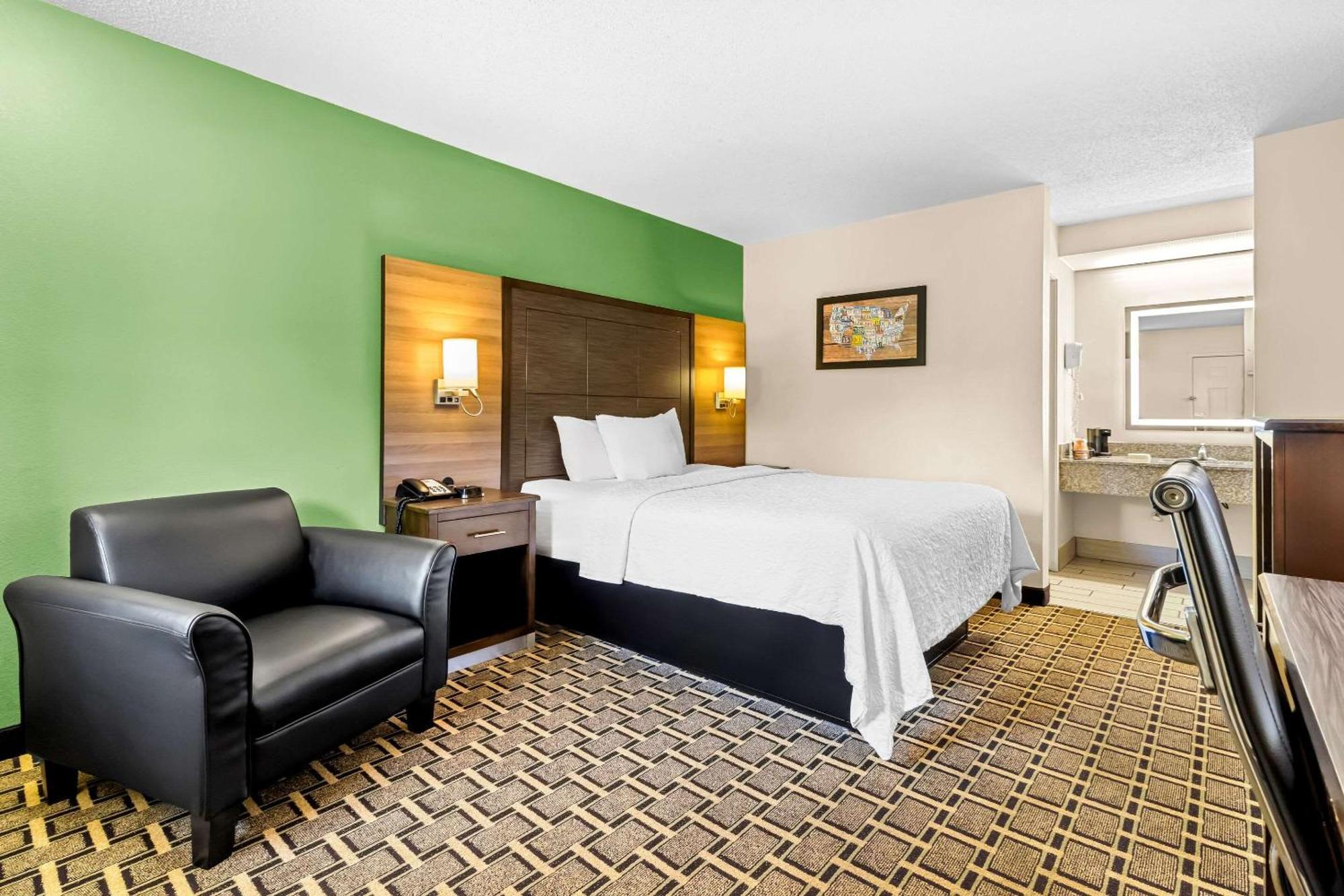 Econo Lodge Russellville Екстер'єр фото