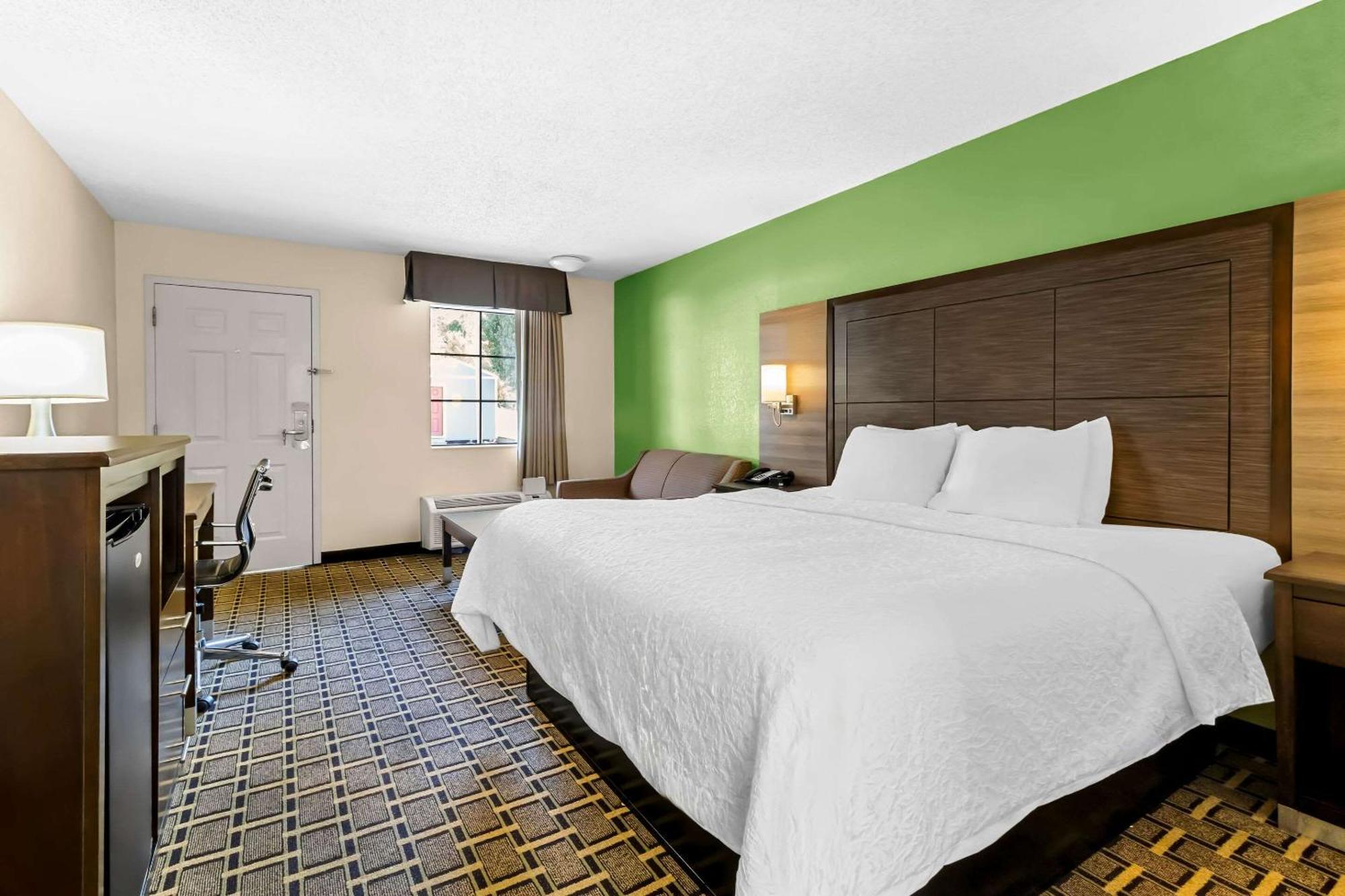 Econo Lodge Russellville Екстер'єр фото
