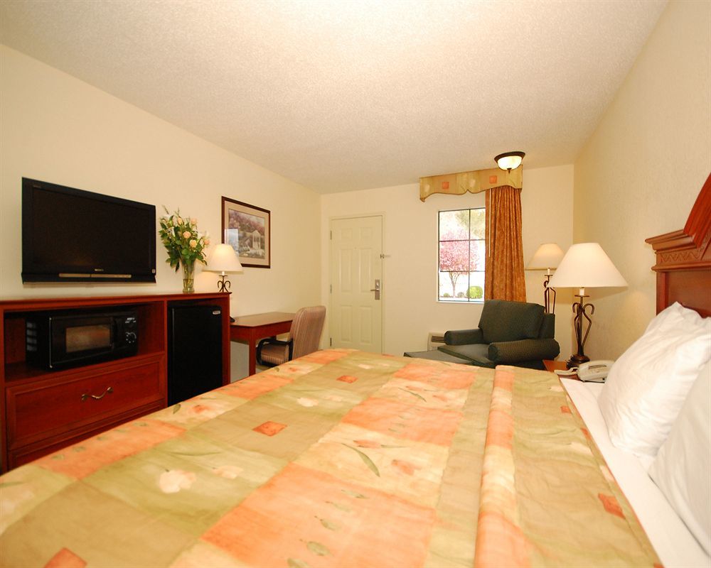 Econo Lodge Russellville Екстер'єр фото