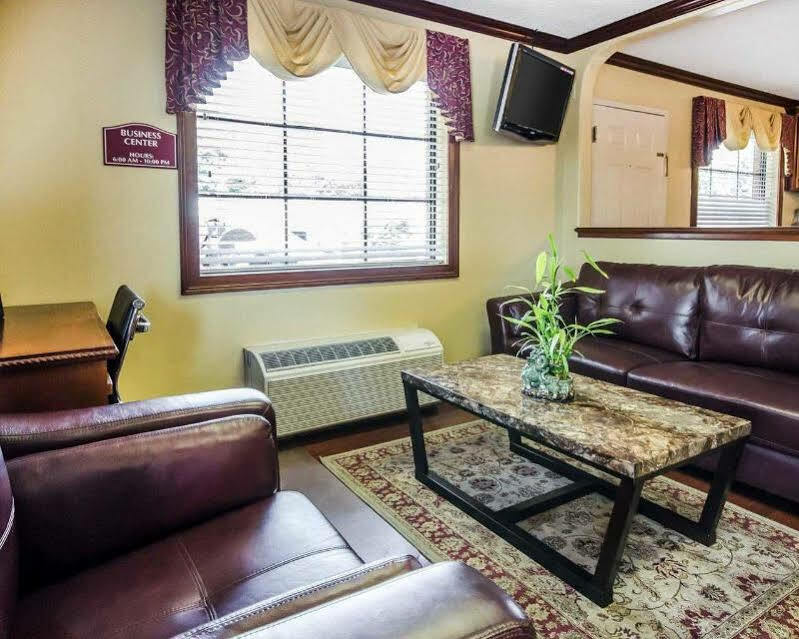 Econo Lodge Russellville Екстер'єр фото