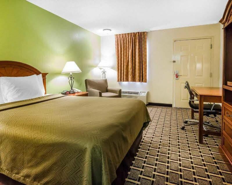 Econo Lodge Russellville Екстер'єр фото