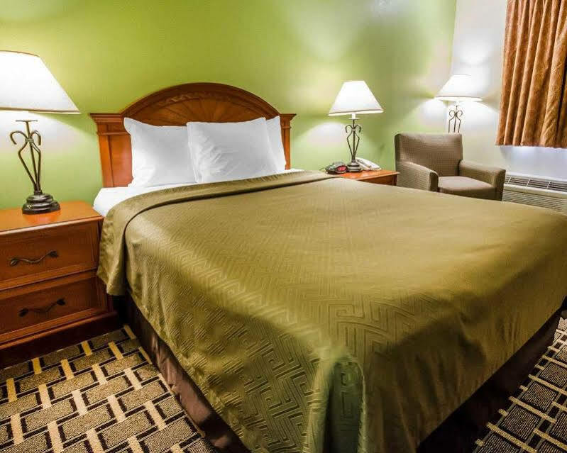 Econo Lodge Russellville Екстер'єр фото