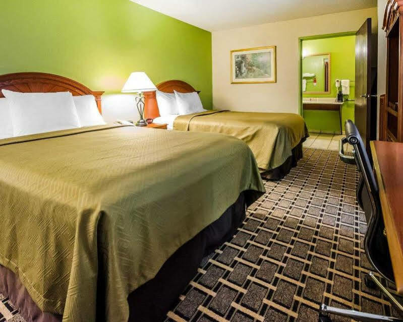 Econo Lodge Russellville Екстер'єр фото