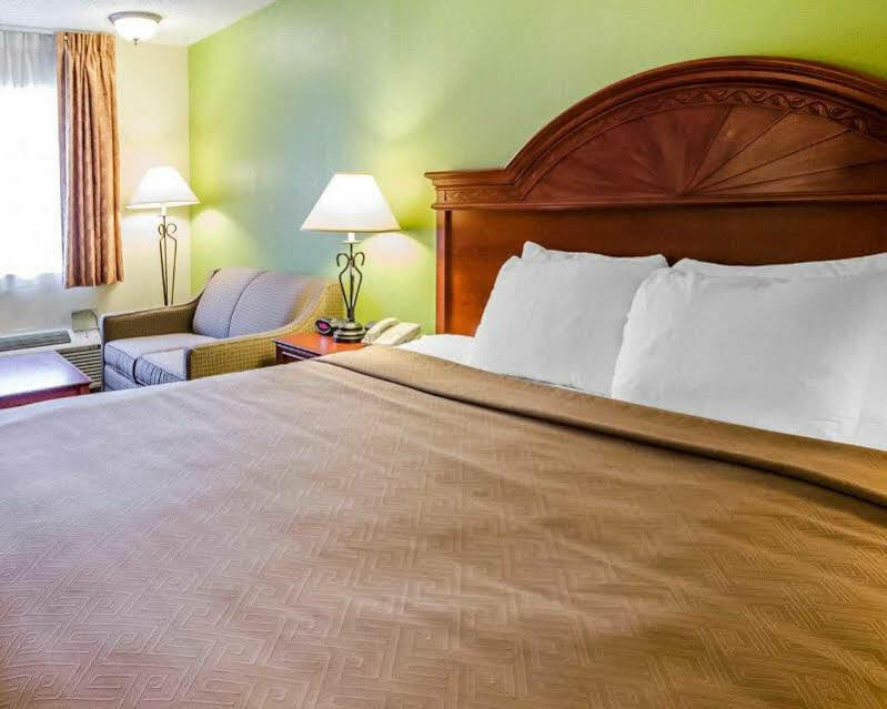 Econo Lodge Russellville Екстер'єр фото